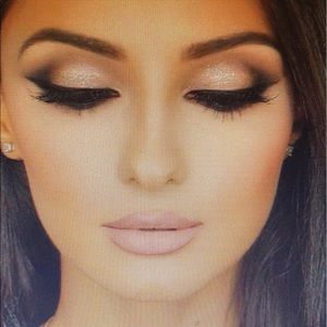 Meet your Posher, Leila